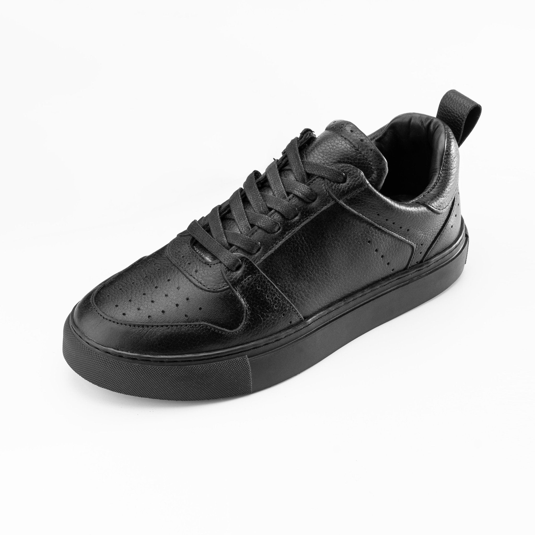 Pristine Monochrome Low - Tops - Black - Crestshoes