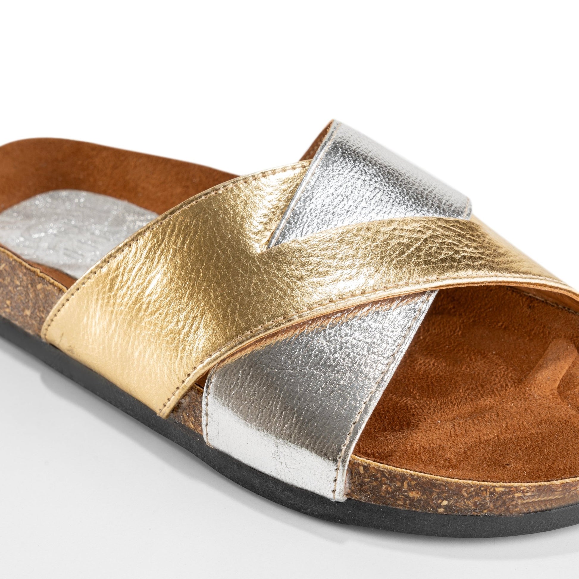 SUNSOOTHE SLIPPER | Gold in silver - Crestshoes